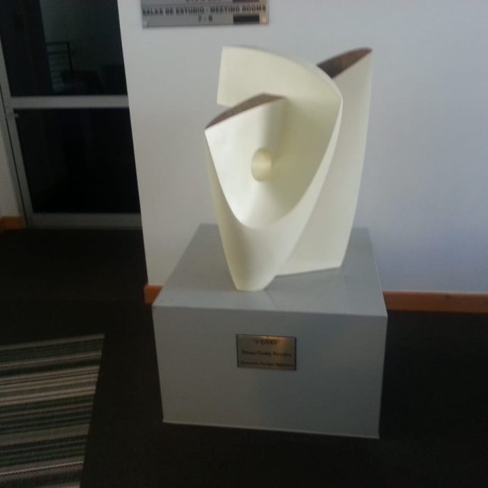 Ferreira escultura Incae Hotel Ejecutivos reparada 2019-06-18 at 11.04.15 AM